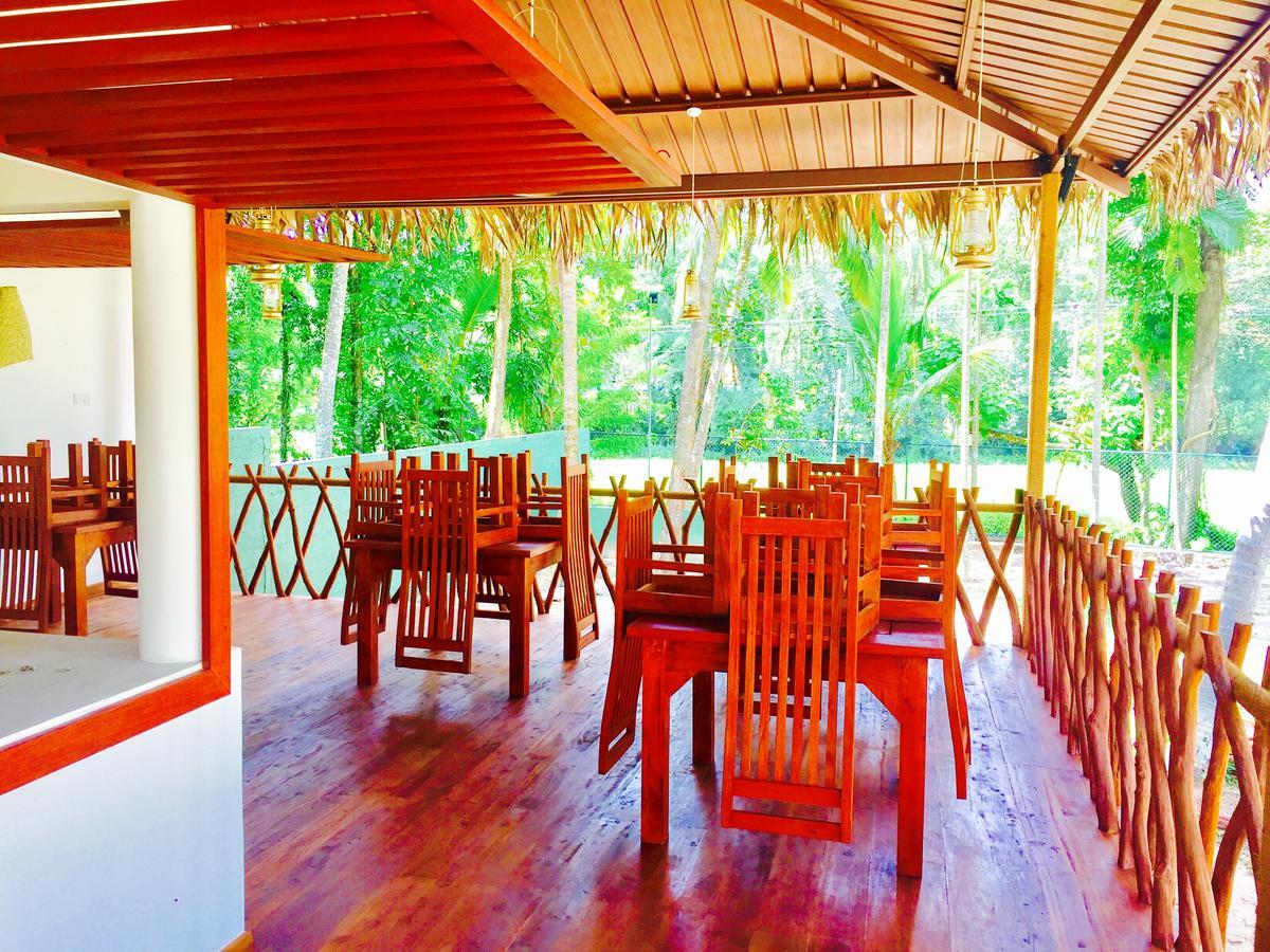 แอร์พอร์ต รีสอร์ต Hotel คาตุนายากา ภายนอก รูปภาพ